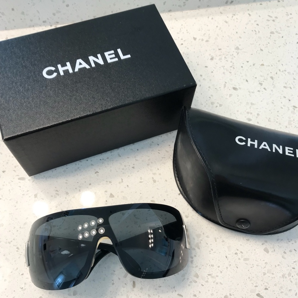 CHANEL Oversized Black Sunglasses